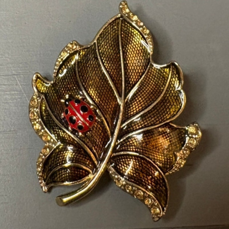 Vtg Signed Lc Gold Tone Leaf With Ladybug Brooch 14$